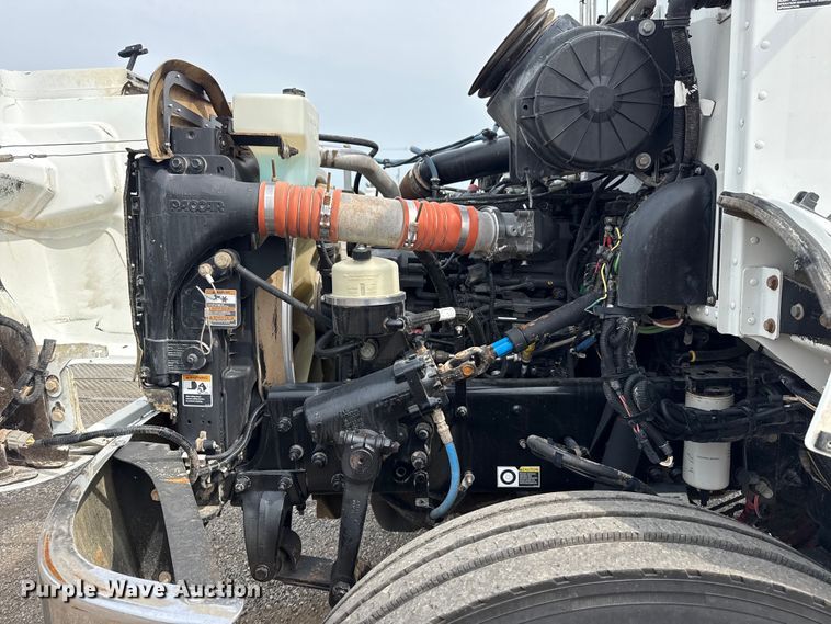 image for item NU9607 2014 Peterbilt 337 truck cab and chassis