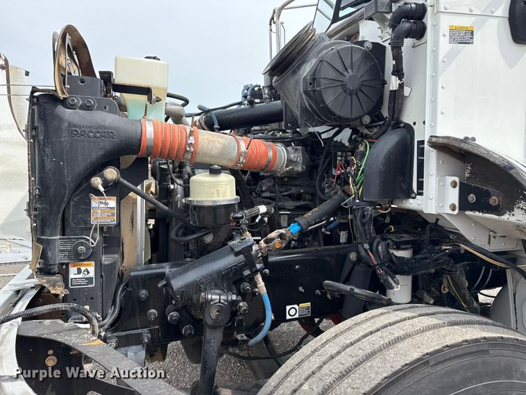 image for item NU9607 2014 Peterbilt 337 truck cab and chassis