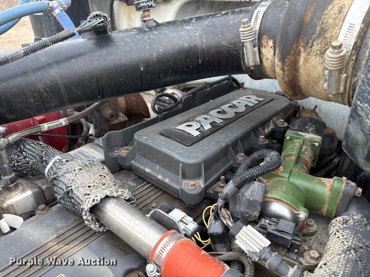 image for item NU9607 2014 Peterbilt 337 truck cab and chassis