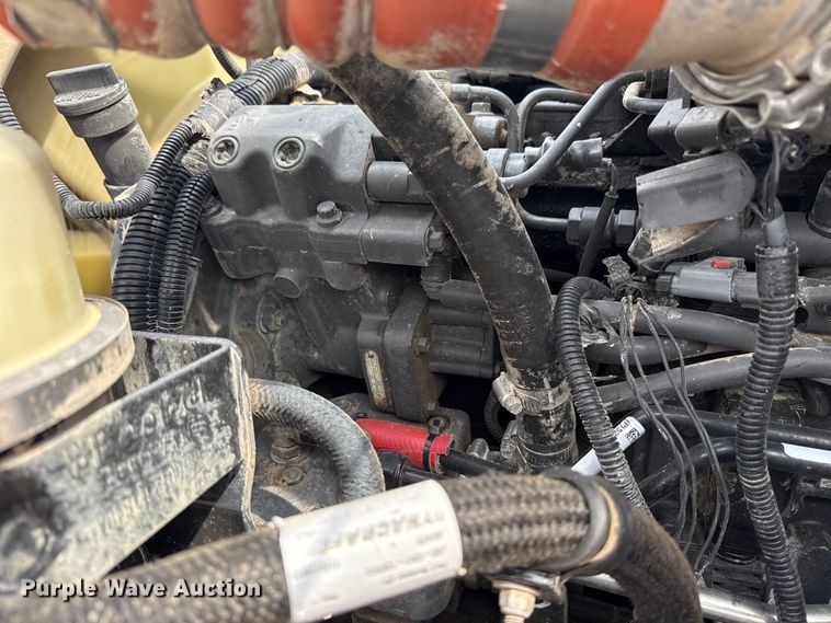 image for item NU9607 2014 Peterbilt 337 truck cab and chassis