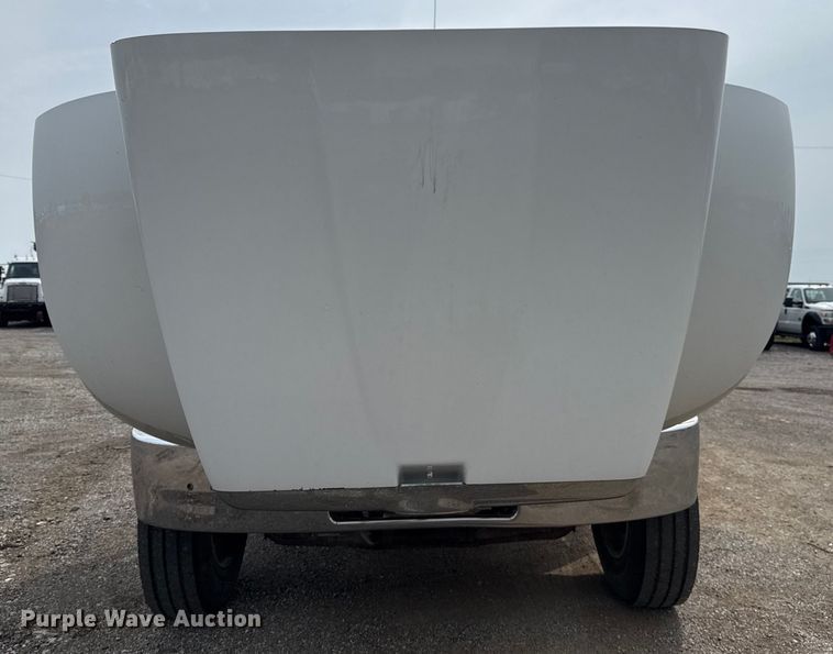 image for item NU9607 2014 Peterbilt 337 truck cab and chassis