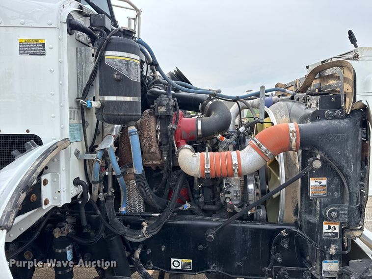 image for item NU9607 2014 Peterbilt 337 truck cab and chassis