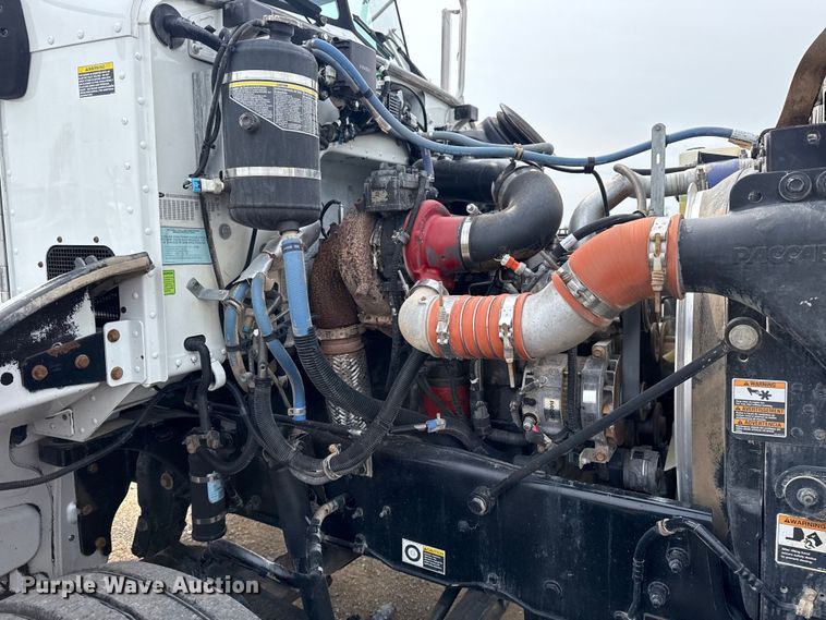 image for item NU9607 2014 Peterbilt 337 truck cab and chassis