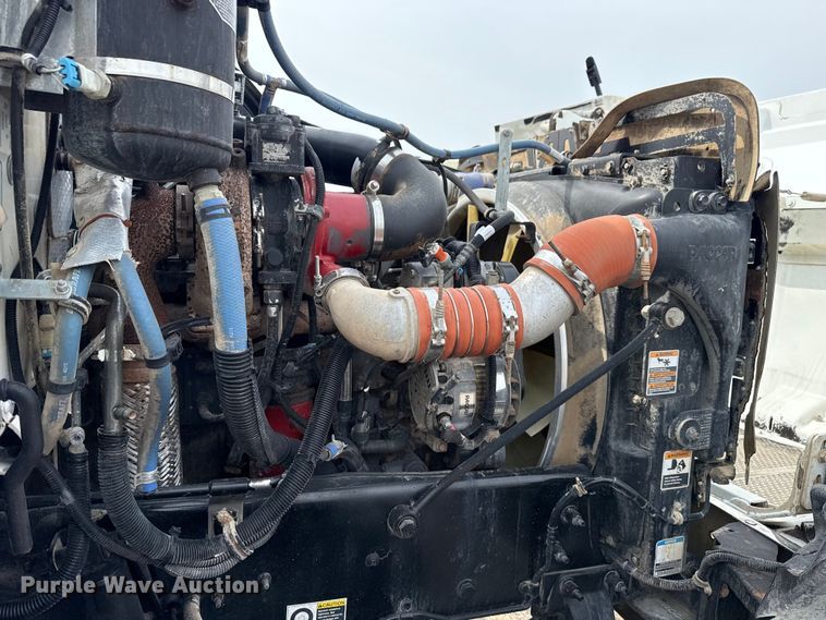 image for item NU9607 2014 Peterbilt 337 truck cab and chassis