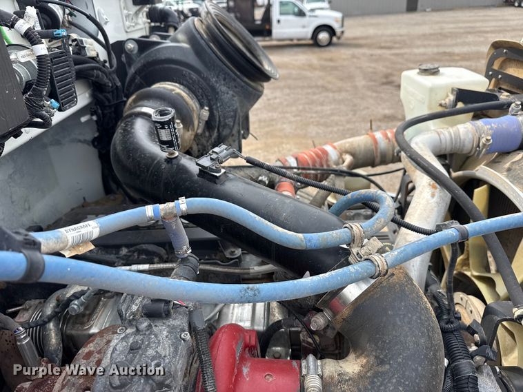 image for item NU9607 2014 Peterbilt 337 truck cab and chassis