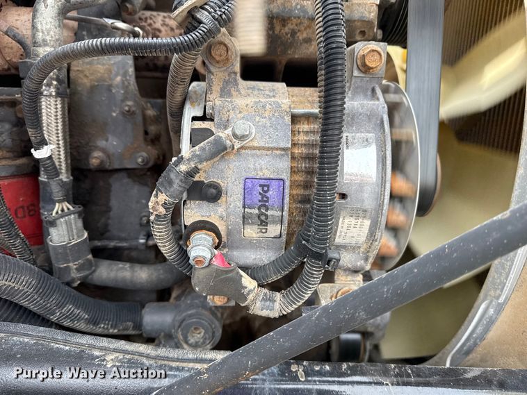 image for item NU9607 2014 Peterbilt 337 truck cab and chassis