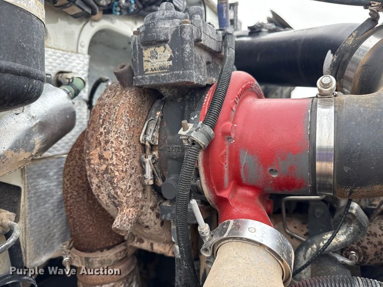 image for item NU9607 2014 Peterbilt 337 truck cab and chassis