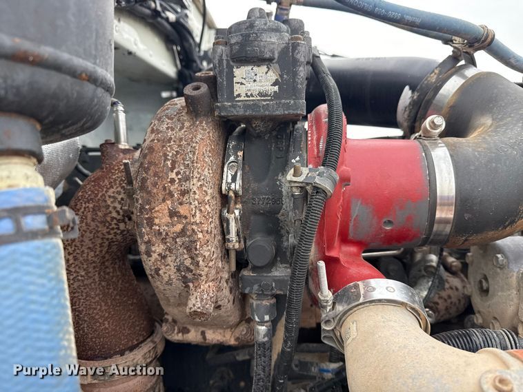 image for item NU9607 2014 Peterbilt 337 truck cab and chassis