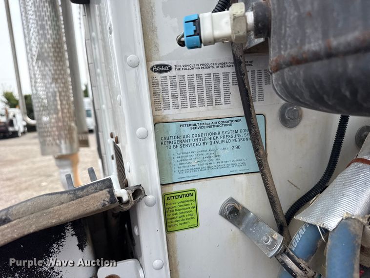 image for item NU9607 2014 Peterbilt 337 truck cab and chassis