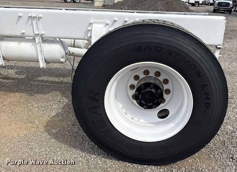 image for item NU9607 2014 Peterbilt 337 truck cab and chassis