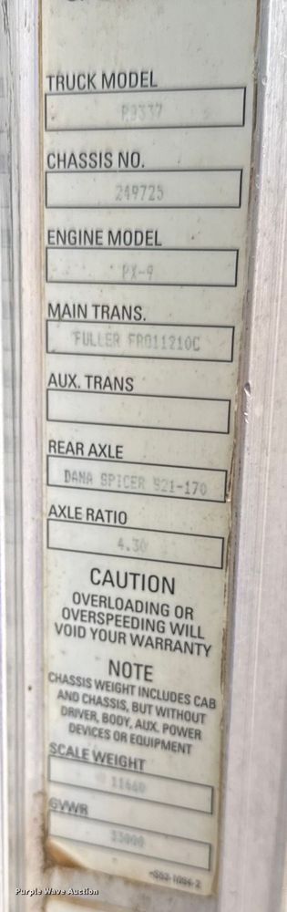 image for item NU9607 2014 Peterbilt 337 truck cab and chassis