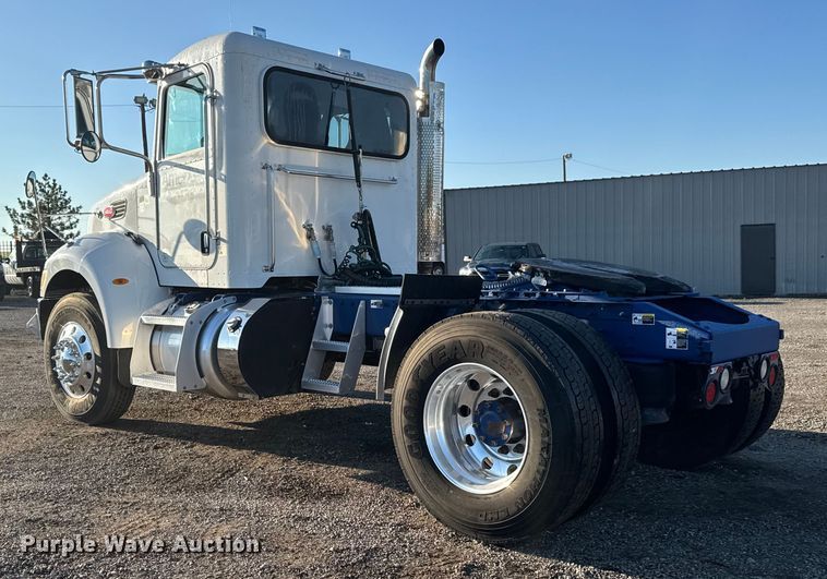 image for item NU9700 2011 Peterbilt 337 semi truck