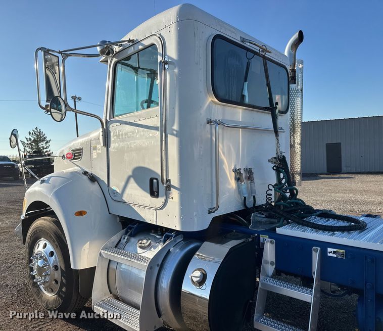 image for item NU9700 2011 Peterbilt 337 semi truck