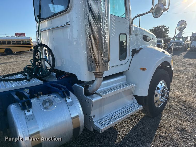 image for item NU9700 2011 Peterbilt 337 semi truck