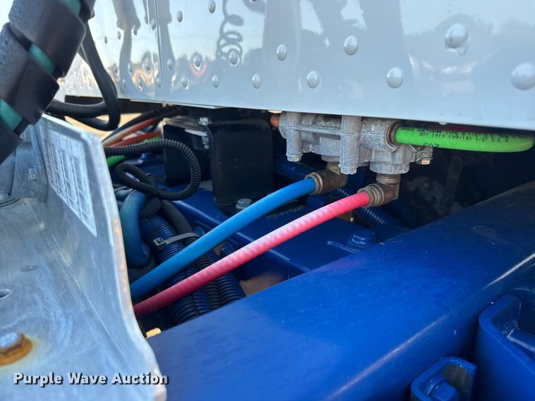 image for item NU9700 2011 Peterbilt 337 semi truck