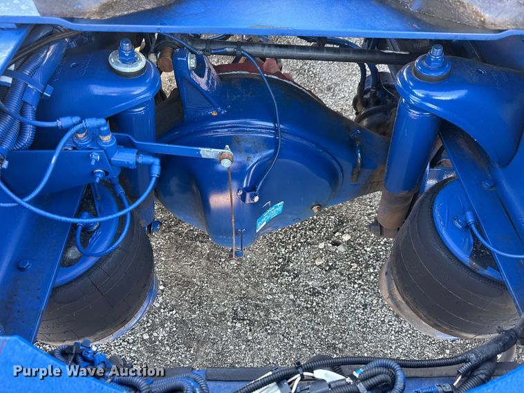 image for item NU9700 2011 Peterbilt 337 semi truck