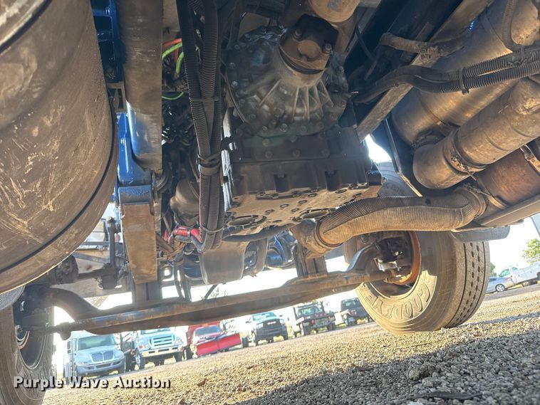 image for item NU9700 2011 Peterbilt 337 semi truck