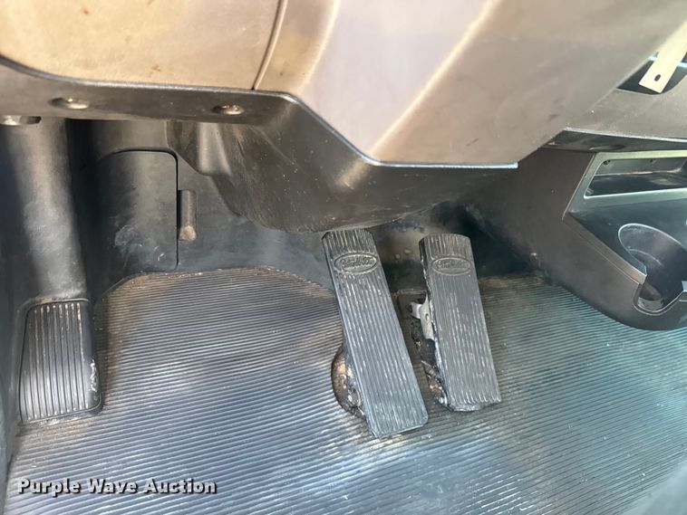 image for item NU9700 2011 Peterbilt 337 semi truck