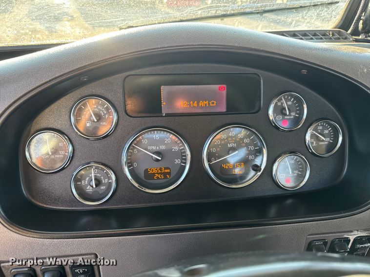 image for item NU9700 2011 Peterbilt 337 semi truck