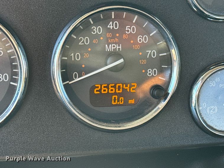 image for item NU9700 2011 Peterbilt 337 semi truck