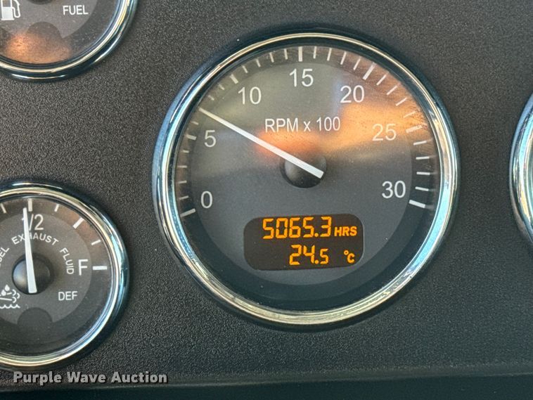 image for item NU9700 2011 Peterbilt 337 semi truck