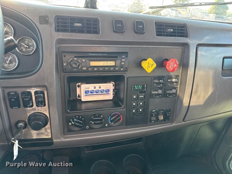 image for item NU9700 2011 Peterbilt 337 semi truck