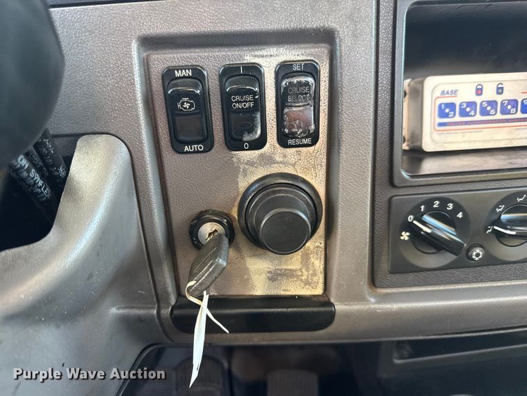 image for item NU9700 2011 Peterbilt 337 semi truck