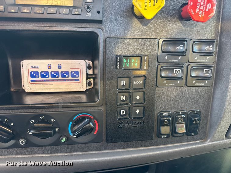 image for item NU9700 2011 Peterbilt 337 semi truck