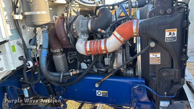 image for item NU9700 2011 Peterbilt 337 semi truck