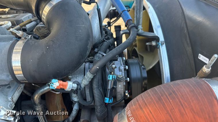 image for item NU9700 2011 Peterbilt 337 semi truck