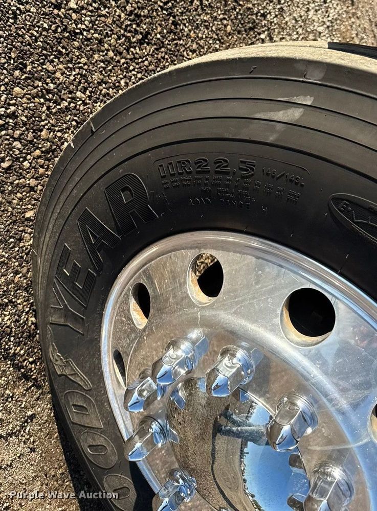 image for item NU9700 2011 Peterbilt 337 semi truck