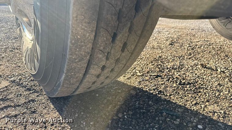 image for item NU9700 2011 Peterbilt 337 semi truck