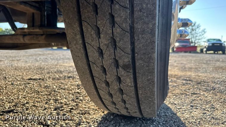 image for item NU9700 2011 Peterbilt 337 semi truck