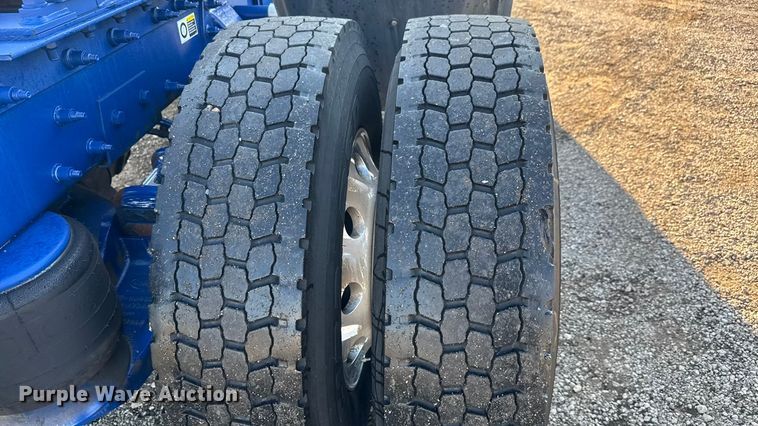 image for item NU9700 2011 Peterbilt 337 semi truck