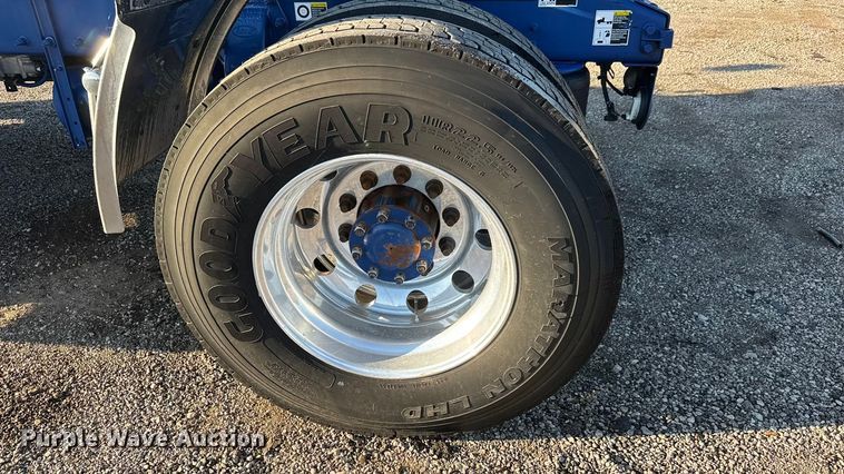 image for item NU9700 2011 Peterbilt 337 semi truck