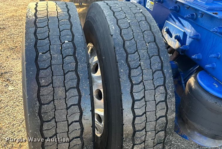 image for item NU9700 2011 Peterbilt 337 semi truck