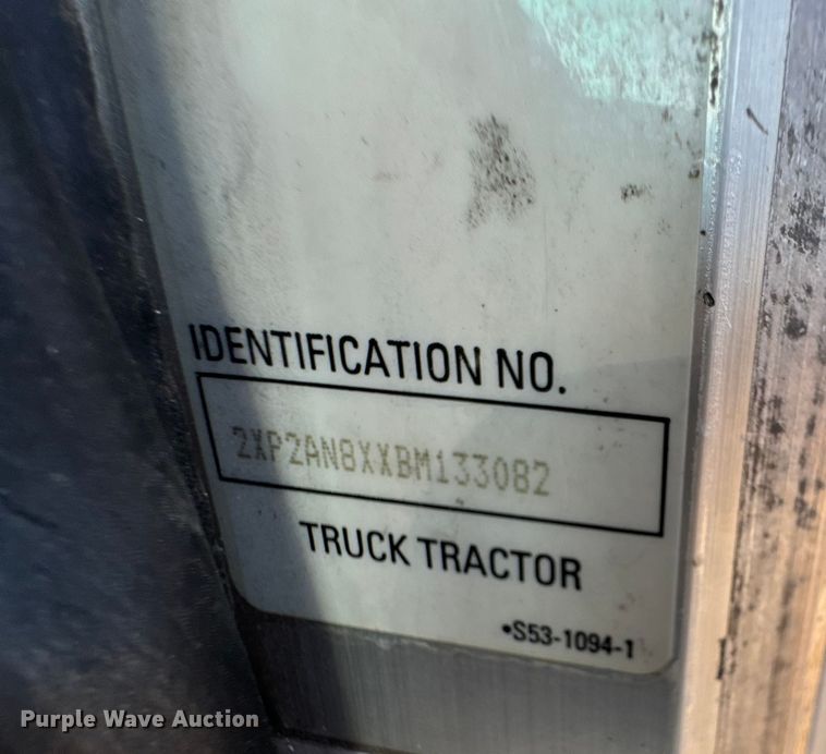 image for item NU9700 2011 Peterbilt 337 semi truck