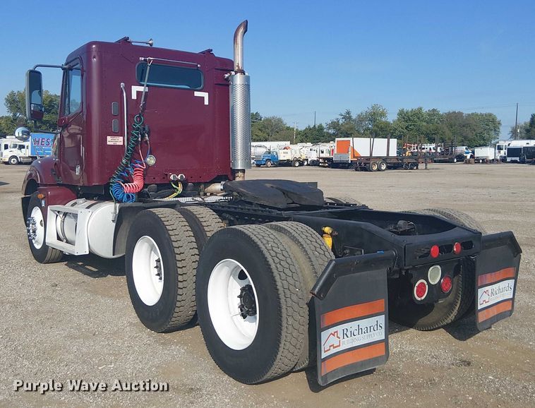 image for item NU9740 2004 Freightliner Columbia semi truck