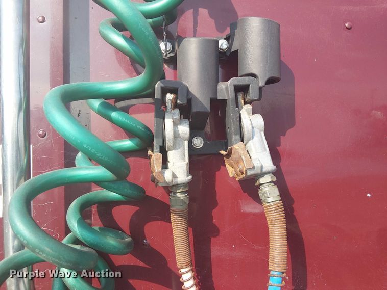 image for item NU9740 2004 Freightliner Columbia semi truck