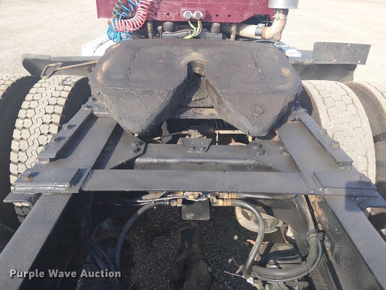 image for item NU9740 2004 Freightliner Columbia semi truck