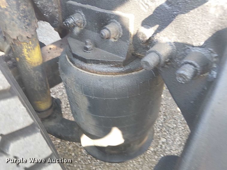 image for item NU9740 2004 Freightliner Columbia semi truck