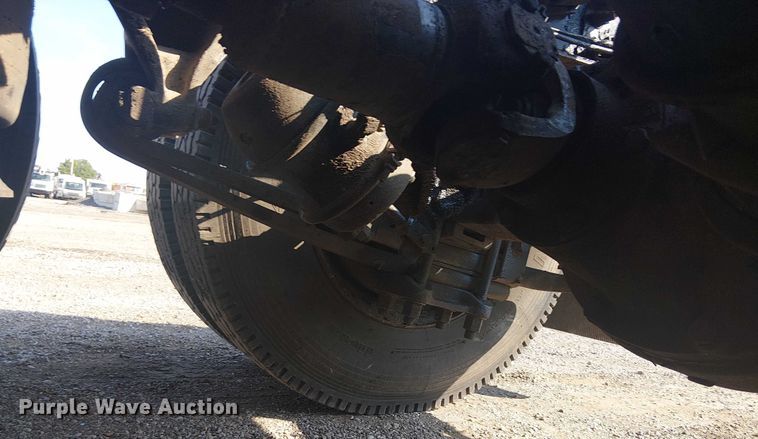 image for item NU9740 2004 Freightliner Columbia semi truck