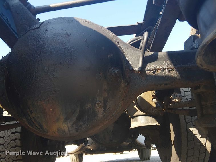 image for item NU9740 2004 Freightliner Columbia semi truck