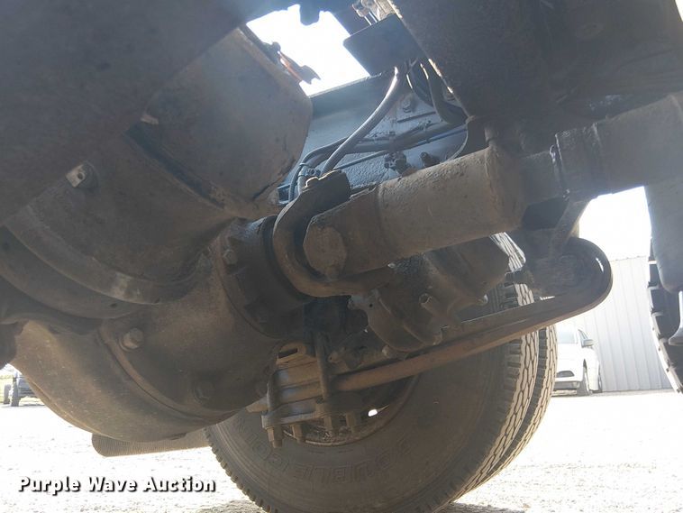 image for item NU9740 2004 Freightliner Columbia semi truck