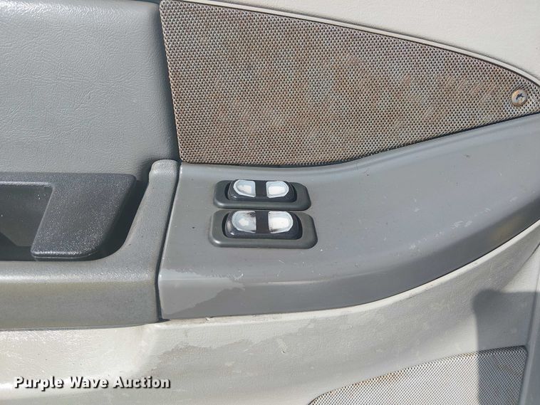 image for item NU9740 2004 Freightliner Columbia semi truck