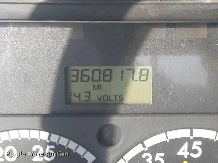 image for item NU9740 2004 Freightliner Columbia semi truck