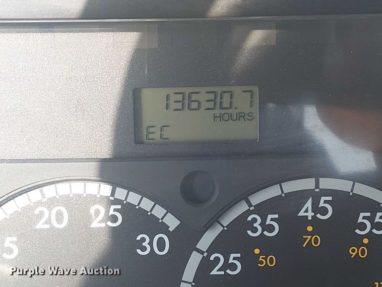 image for item NU9740 2004 Freightliner Columbia semi truck