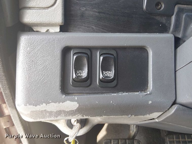 image for item NU9740 2004 Freightliner Columbia semi truck