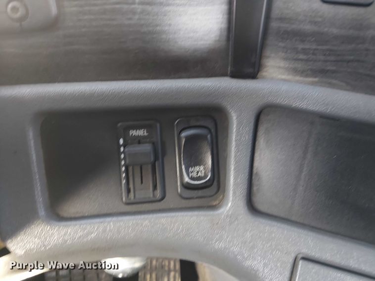 image for item NU9740 2004 Freightliner Columbia semi truck