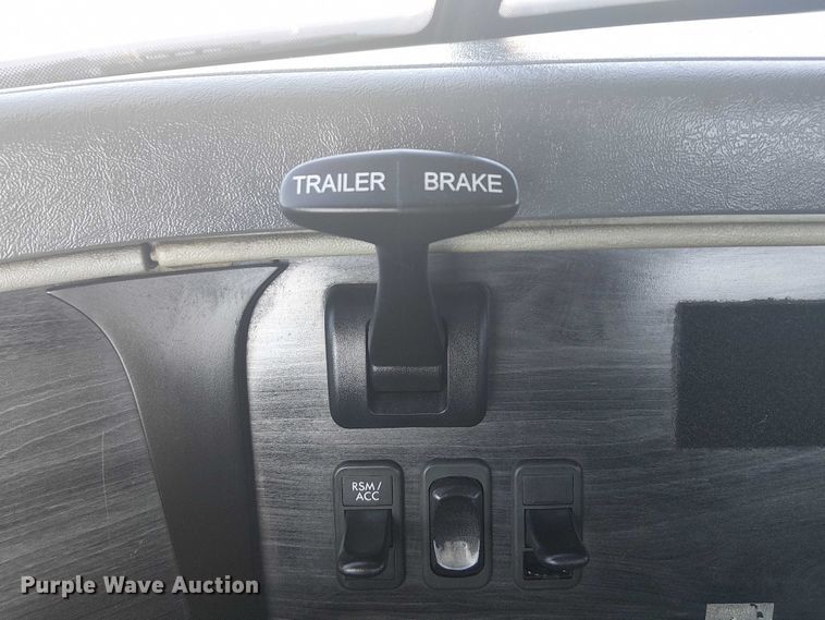 image for item NU9740 2004 Freightliner Columbia semi truck